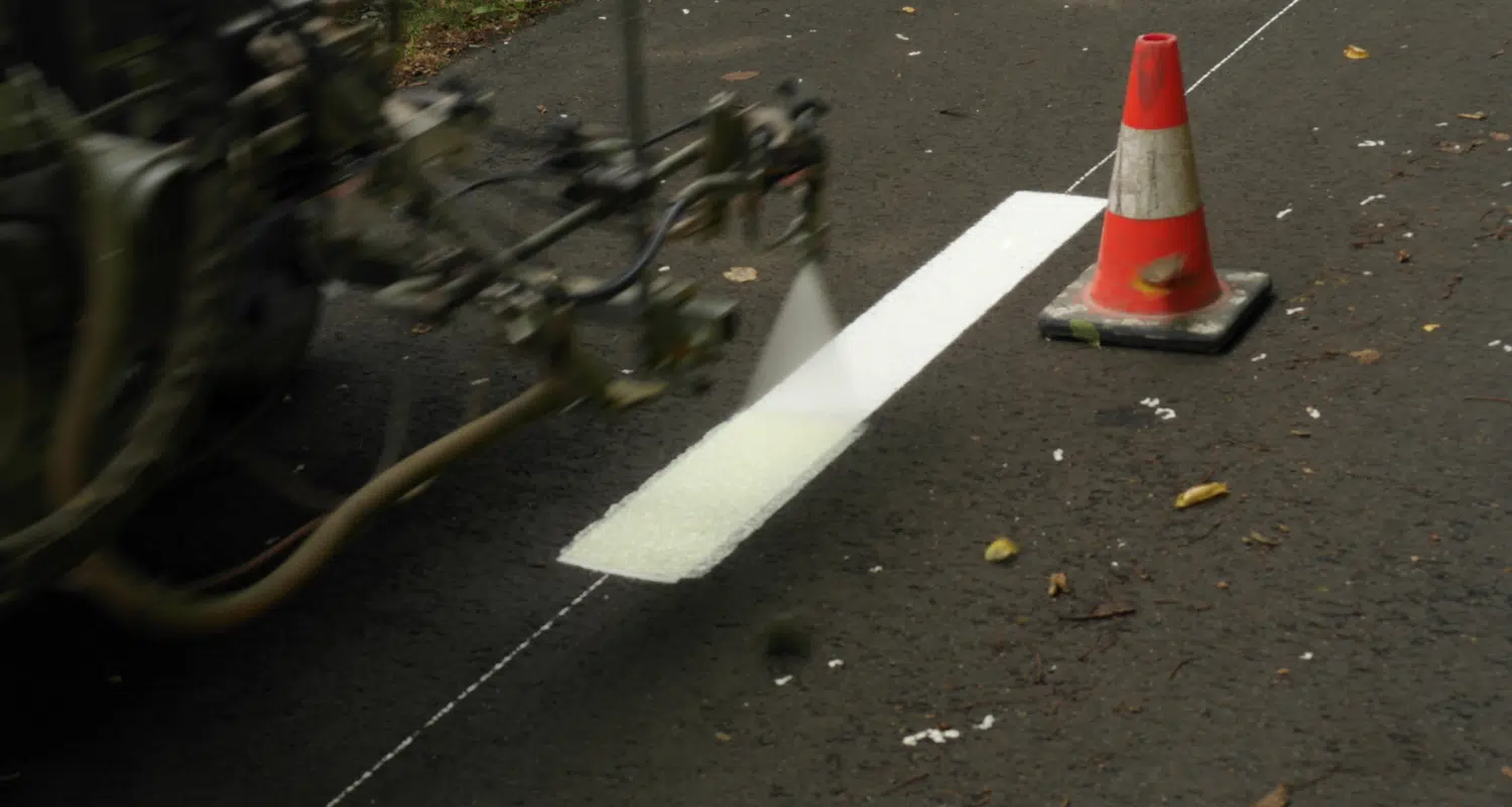 Piste cyclable Namur avec peinture luminescente