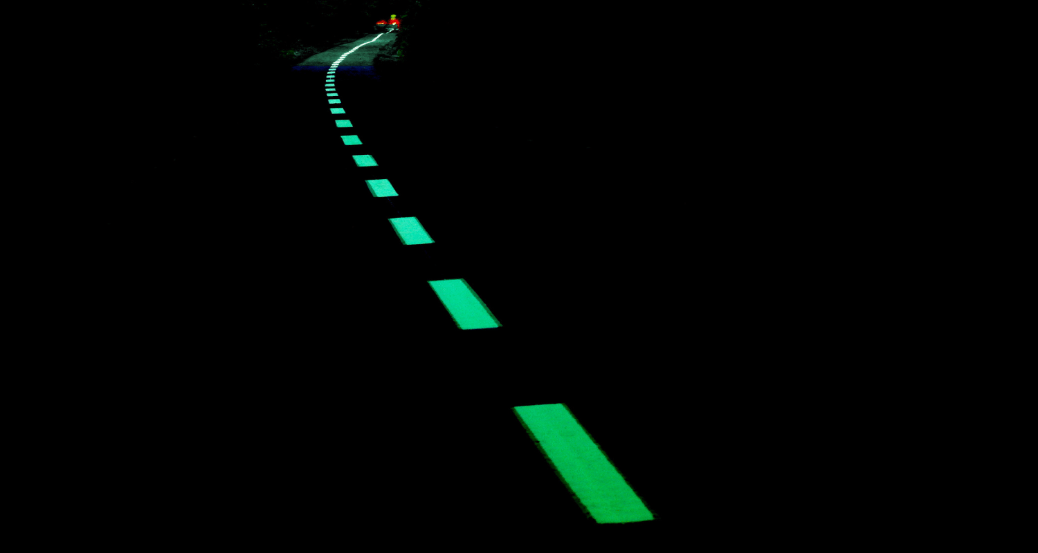 Piste cyclable Namur avec peinture luminescente