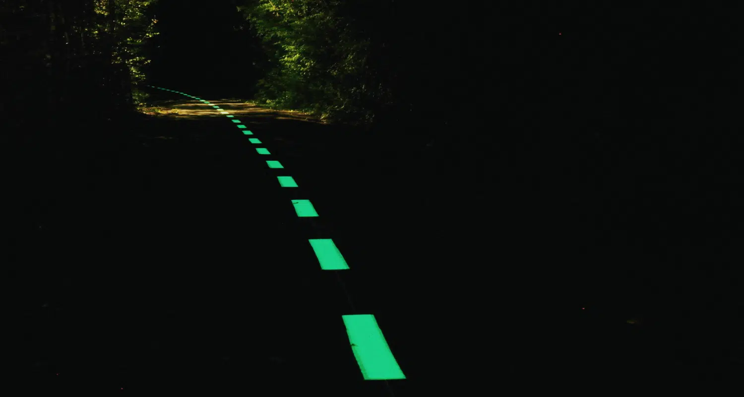 Piste cyclable Namur avec peinture luminescente