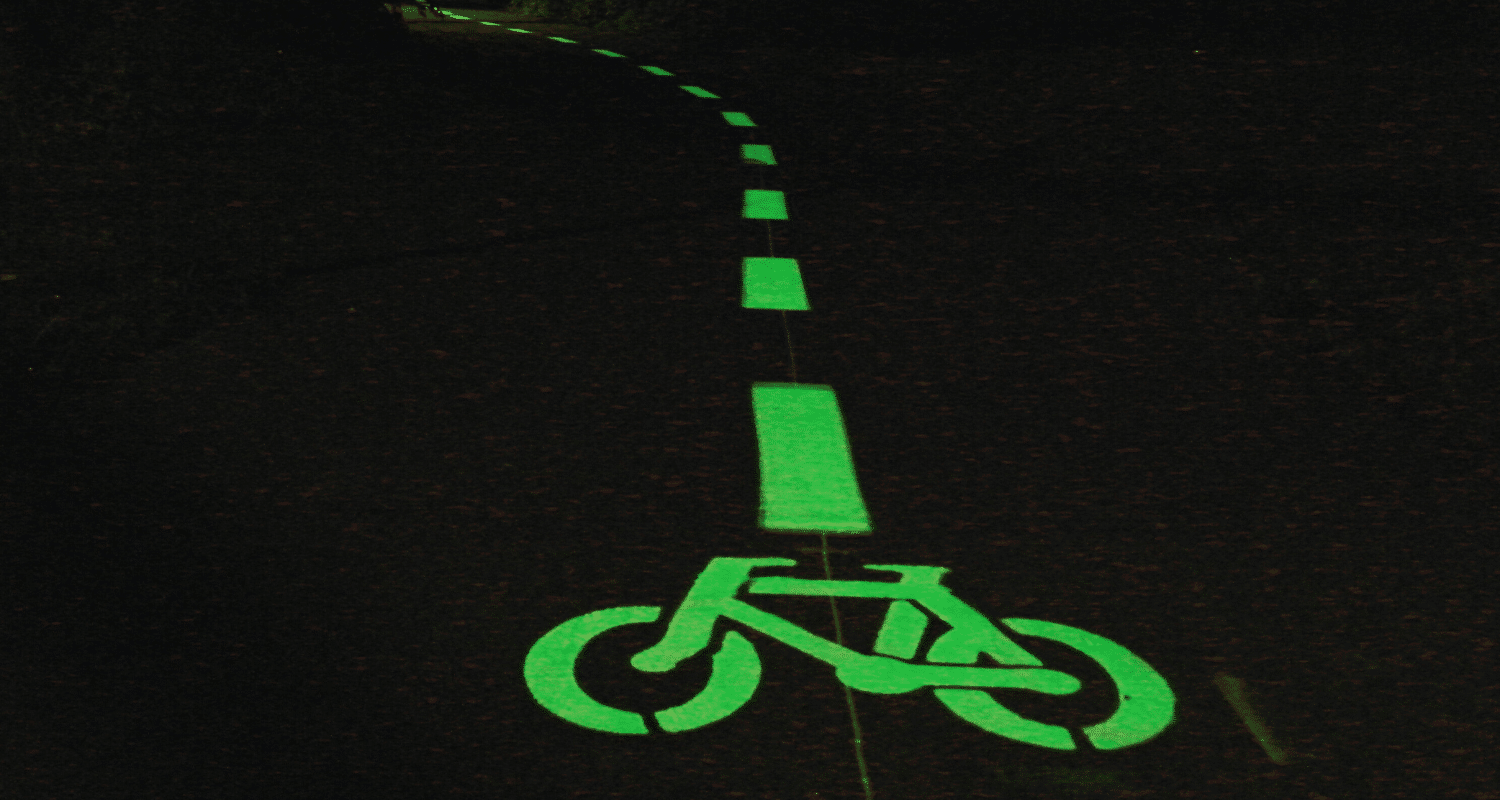 Piste cyclable Namur avec peinture luminescente