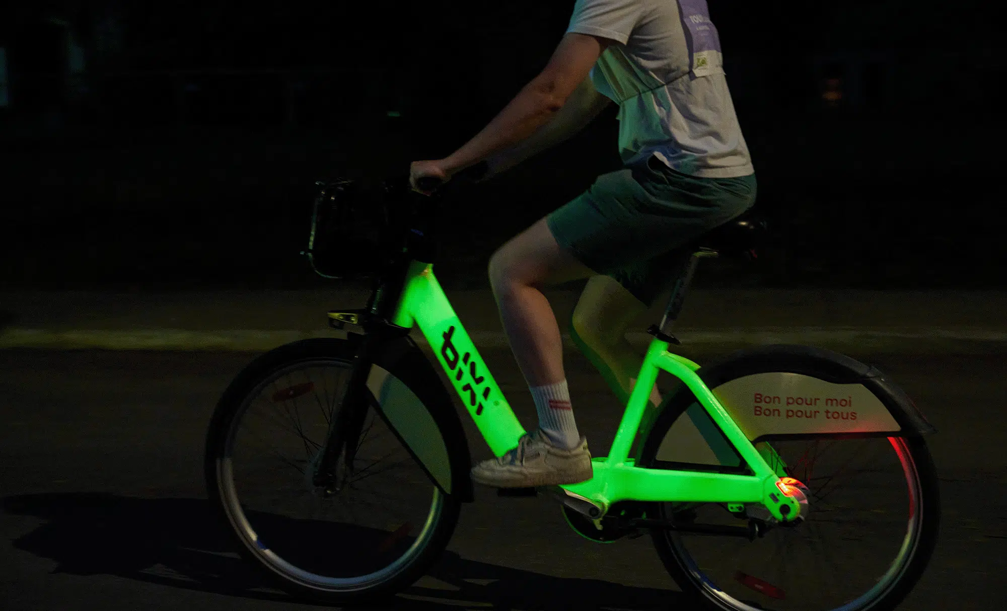 Vélo Bixi lumineux de nuit