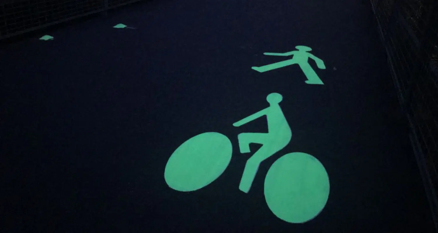 Piste cyclable Brest avec peinture luminescente