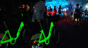 Evénement nocturne avec vélo partage luminescent