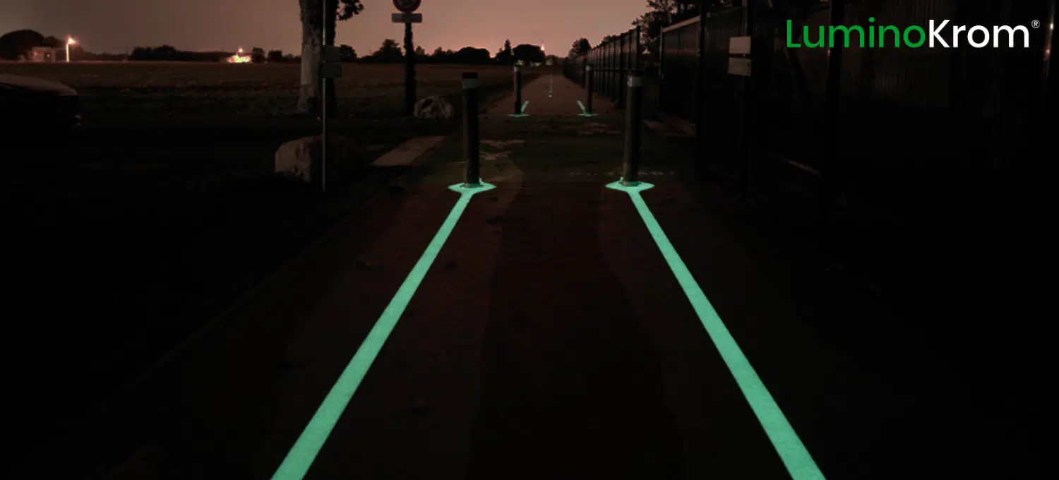 piste cyclable avec photoluminescence pour éviter les accidents de nuit