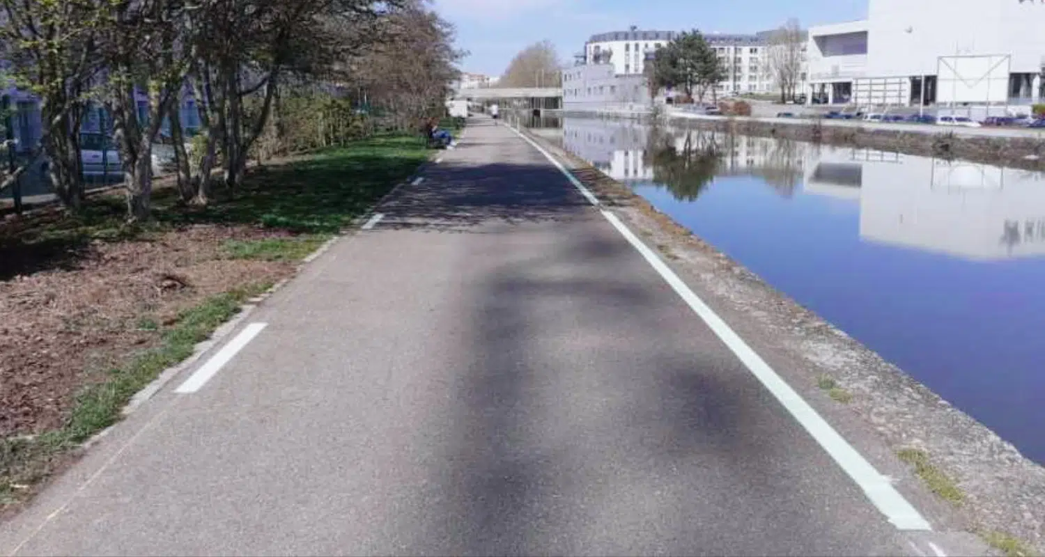 Piste cyclable luminescente à Nancy