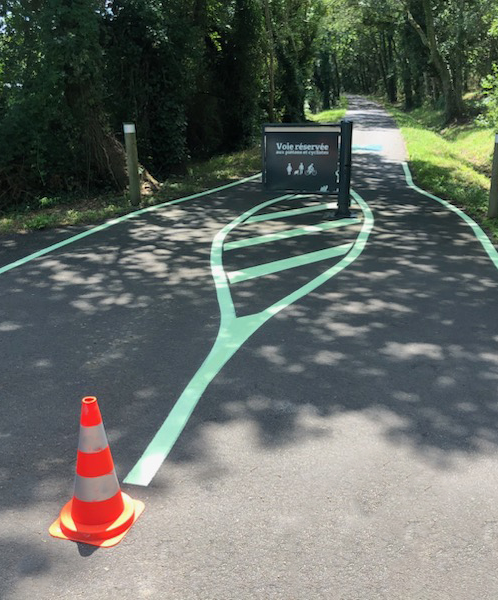 Dangers et obstacles sur une piste cyclable