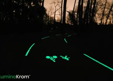 PIste cyclable de Canéjan de nuit avec marquage luminescent