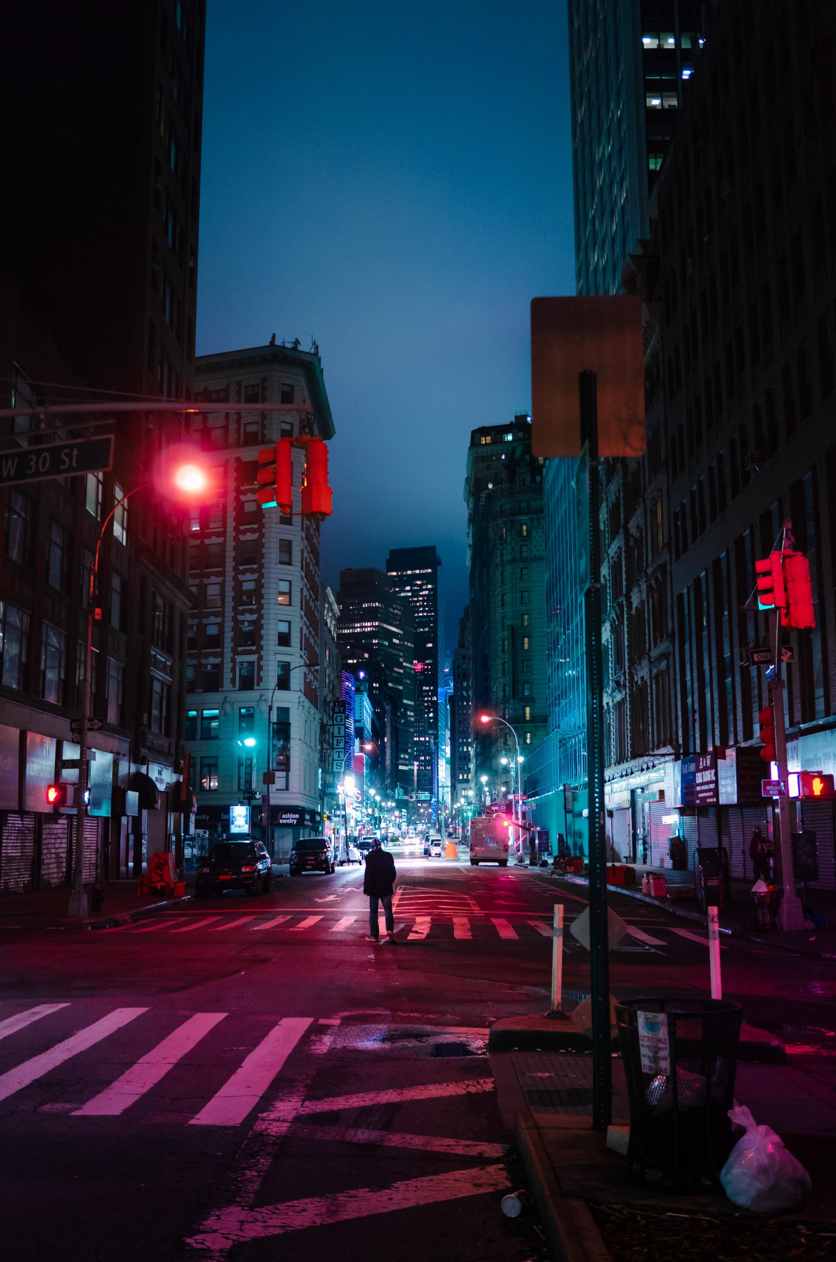 Eclairage public dans les rues avec pollution lumineuse