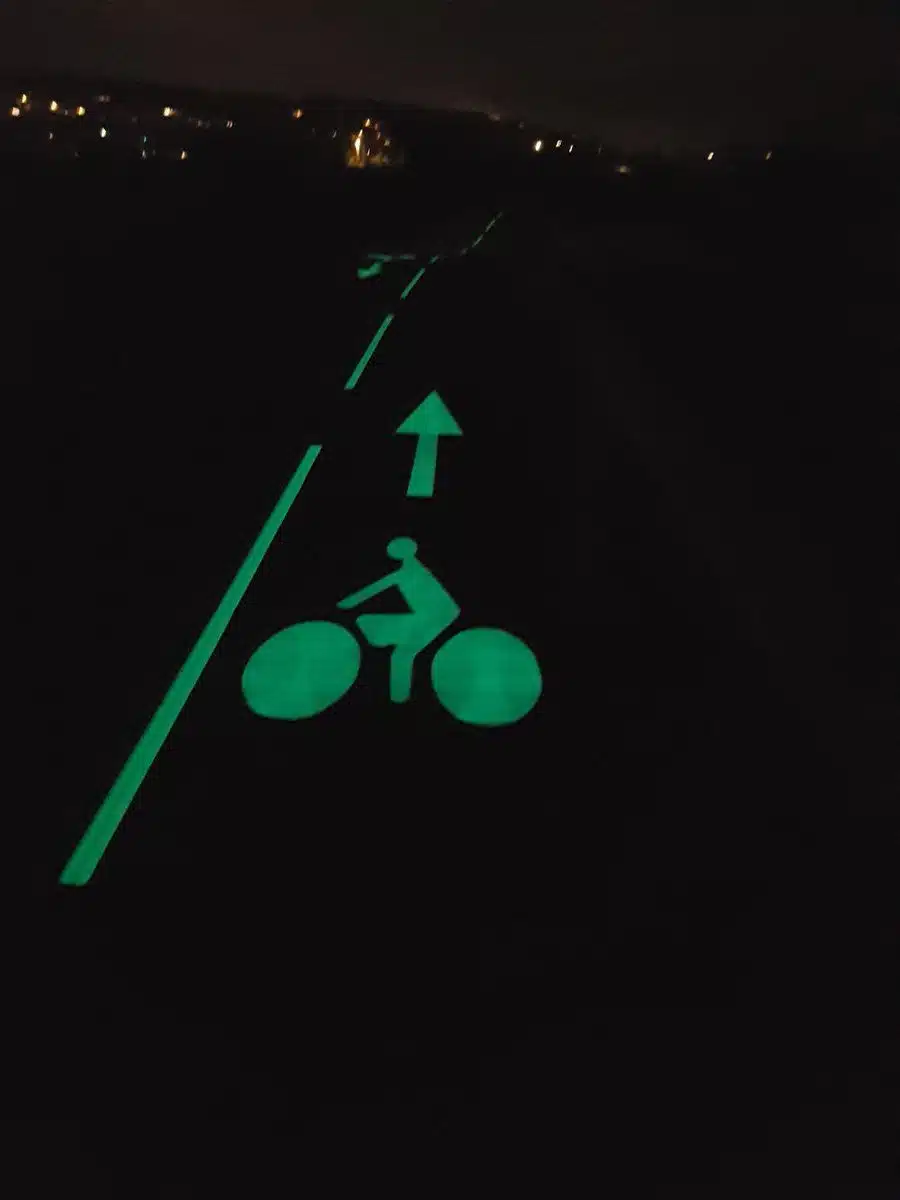 LuminoKrom luminous cycle path – OliKrom©