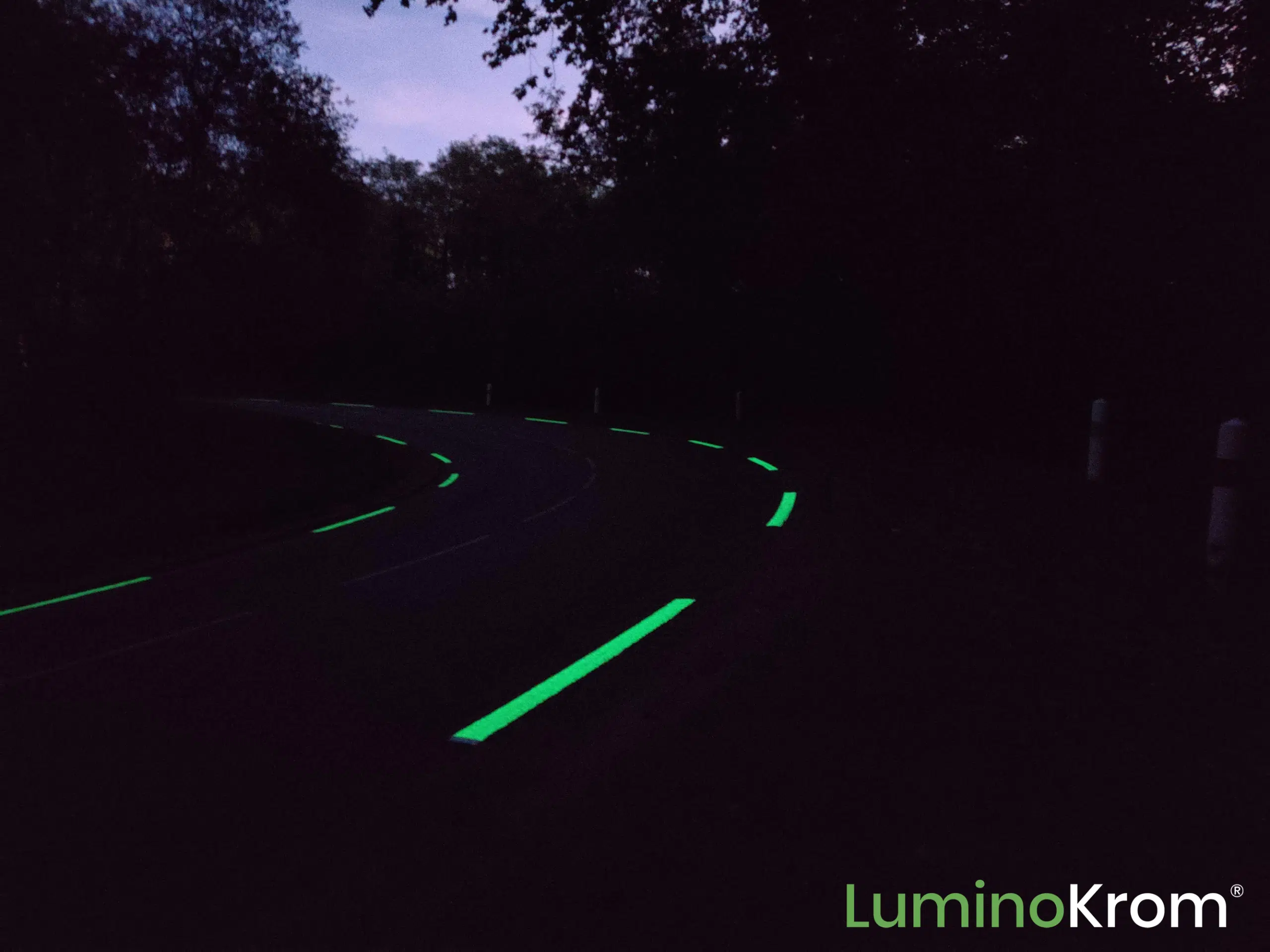 LuminoKrom, marquage routier photoluminescent