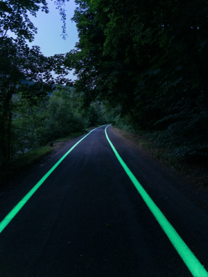 Marquage en rive luminescent piste cyclable 