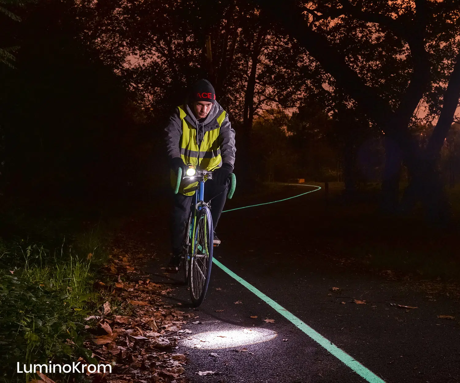 LuminoKrom et son marquage luminescent sur la piste cyclable de Pessac