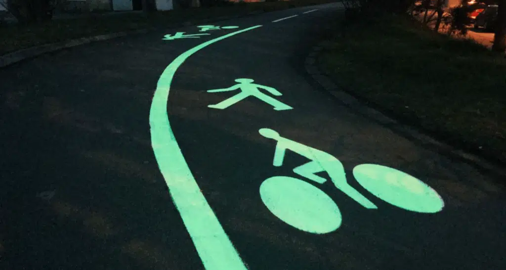 Piste cyclable Plouzané avec peinture luminescente